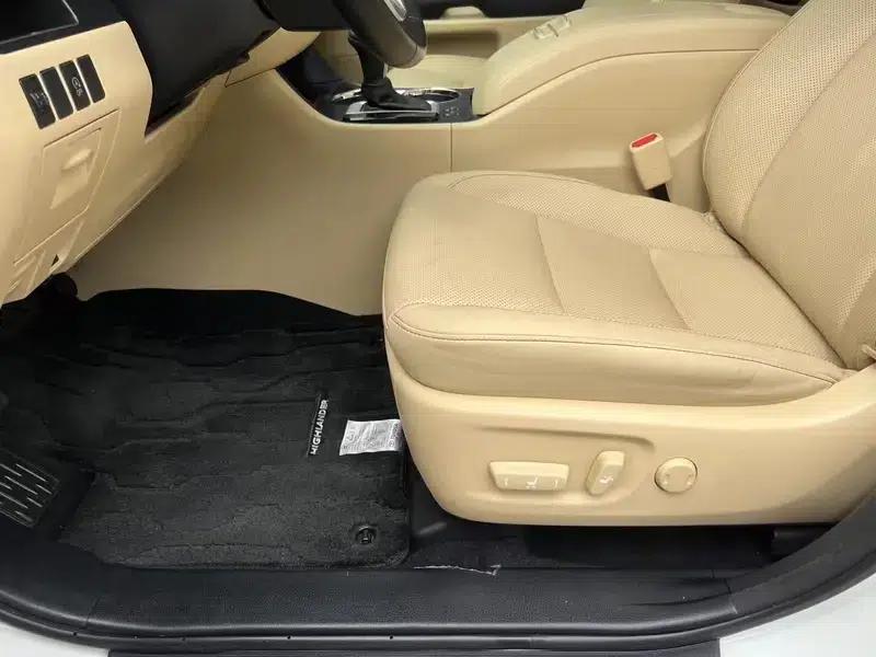 2017 Highlander 2.0T AWD Luxury 7-seater — миниатюра 6