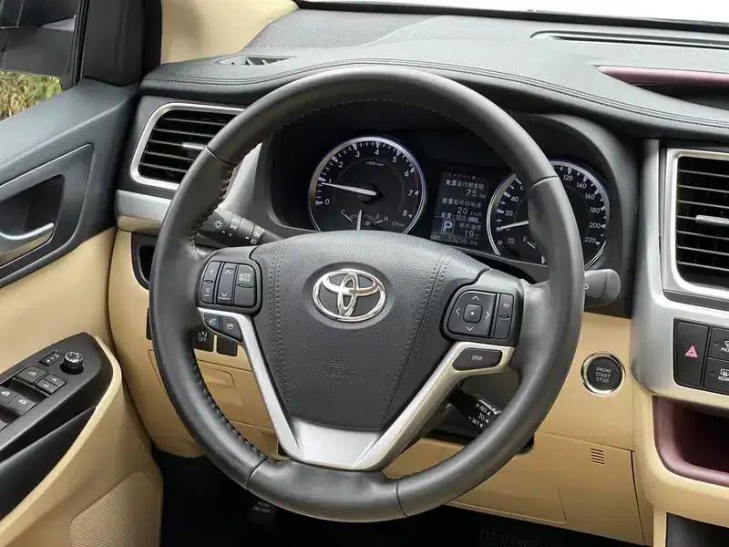 2017 Highlander 2.0T AWD Luxury 7-seater — миниатюра 9
