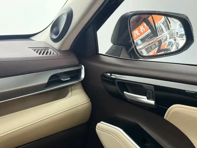 2022 Toyota Highlander Hybrid 2.5L AWD Premium 7-Seater — миниатюра 11