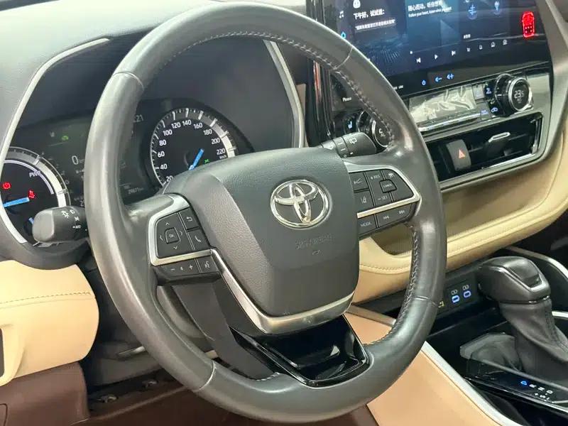 2022 Toyota Highlander Hybrid 2.5L AWD Premium 7-Seater — миниатюра 13
