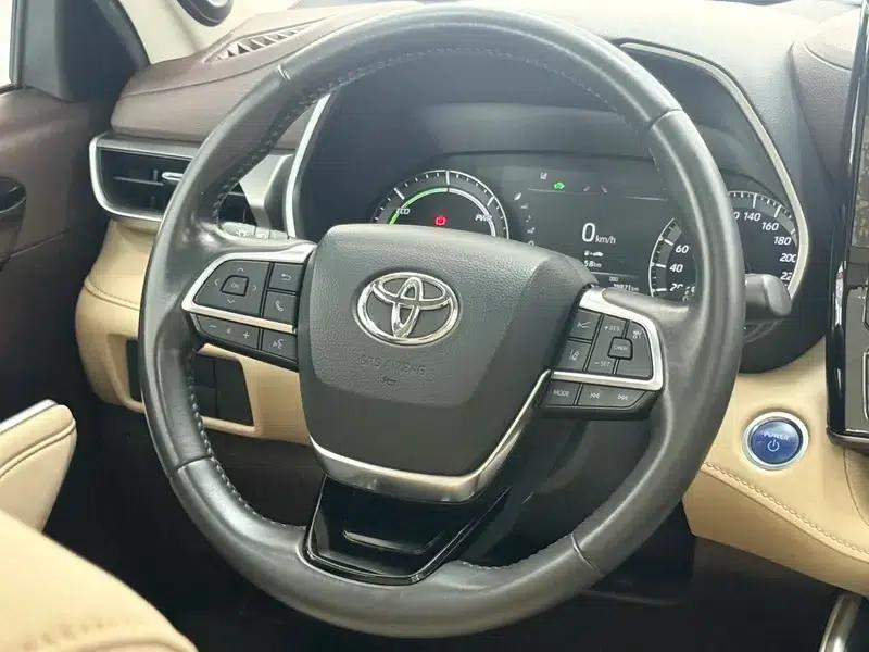 2022 Toyota Highlander Hybrid 2.5L AWD Premium 7-Seater — миниатюра 16
