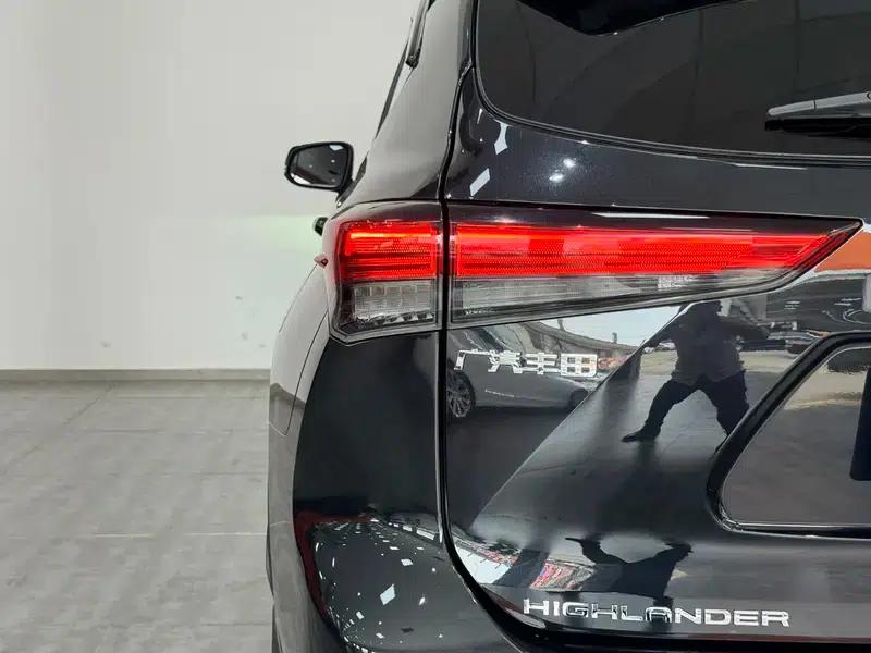 2022 Toyota Highlander Hybrid 2.5L AWD Premium 7-Seater — миниатюра 8