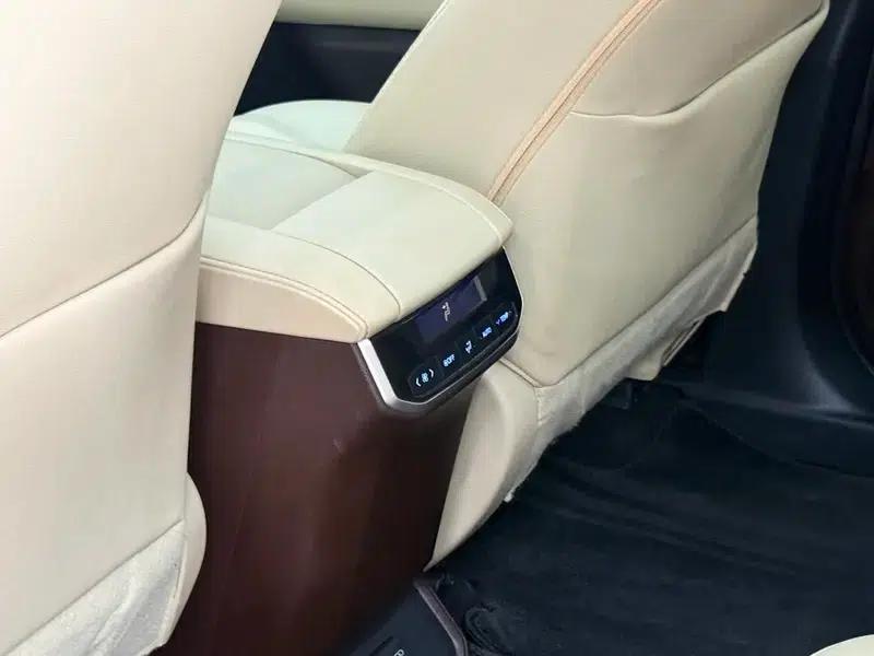 2022 Toyota Highlander Hybrid 2.5L AWD Premium 7-Seater — миниатюра 10