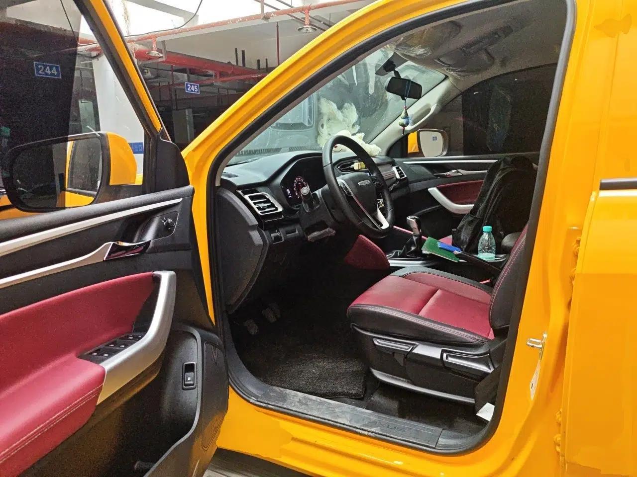 SAIC MAXUS Xingji 2023 Starry L 2.0T Diesel Manual Two-Wheel-Drive Elite Edition Long Bed — миниатюра 16