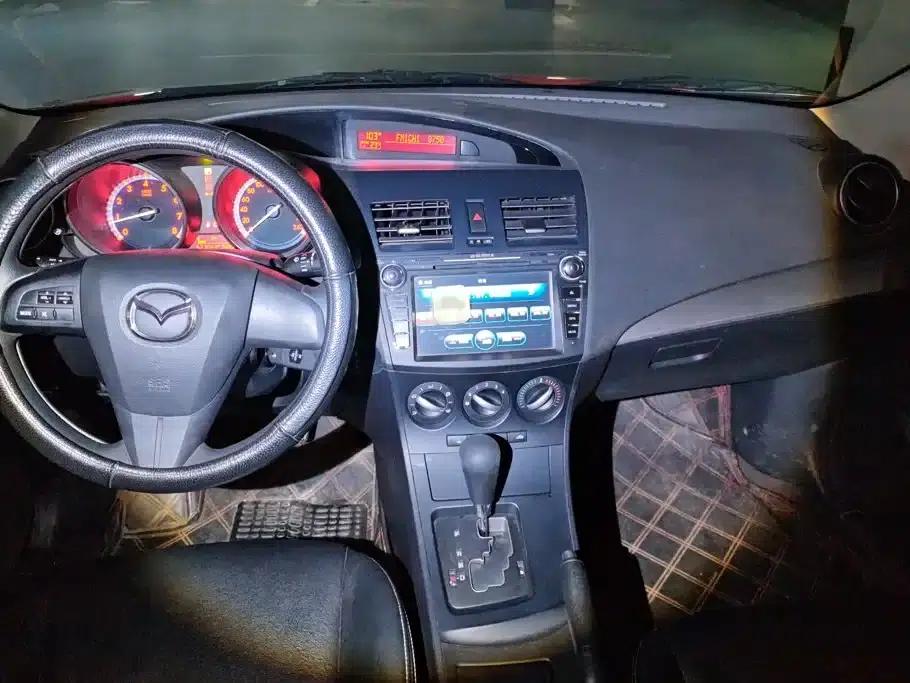 Mazda3 Axela 2013 Hatchback 1.6L Automatic Elite — миниатюра 12