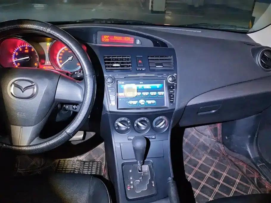 Mazda3 Axela 2013 Hatchback 1.6L Automatic Elite — миниатюра 13