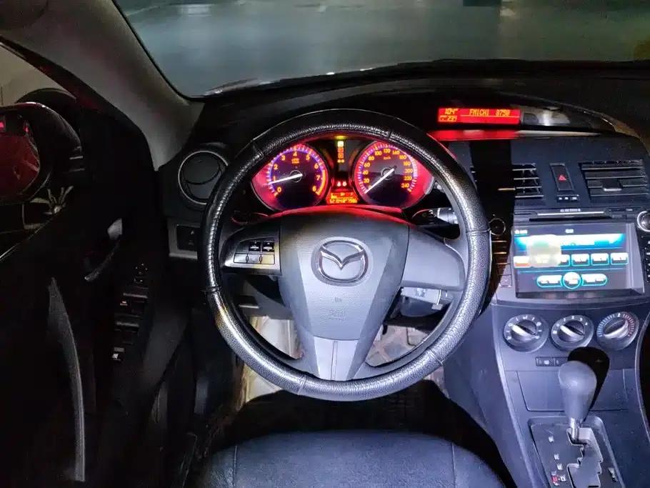 Mazda3 Axela 2013 Hatchback 1.6L Automatic Elite — миниатюра 15