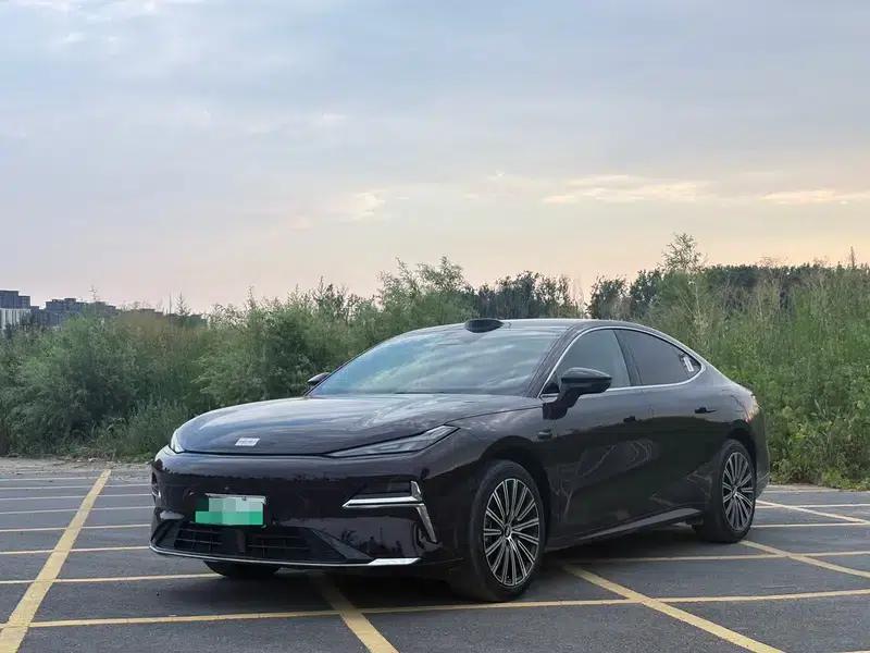 Galaxy Starry Night 8 PHEV 2026 Model 225km EM-i Voyager Galaxy Edition — миниатюра 1