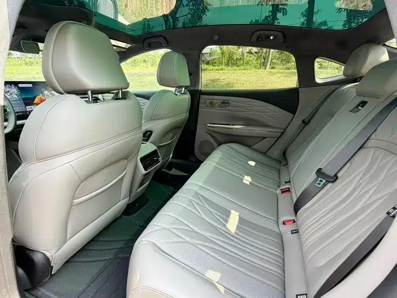 Galaxy Starry Night 8 PHEV 2026 Model 225km EM-i Voyager Galaxy Edition — миниатюра 9