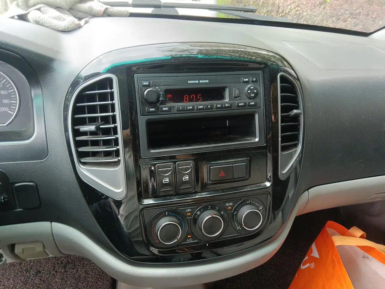 FORTHING Lingzhi 2017 Restyled M3L 1.6L 7-Seater Comfort Version — миниатюра 13