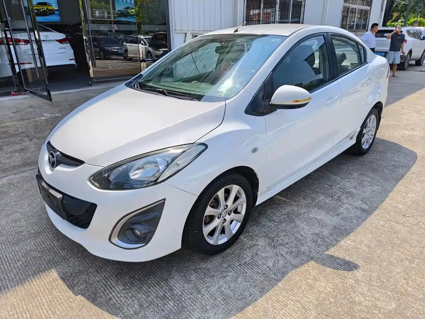 Mazda2 2012 Sedan Dynamic 1.5L Automatic Fashion Edition — миниатюра 1