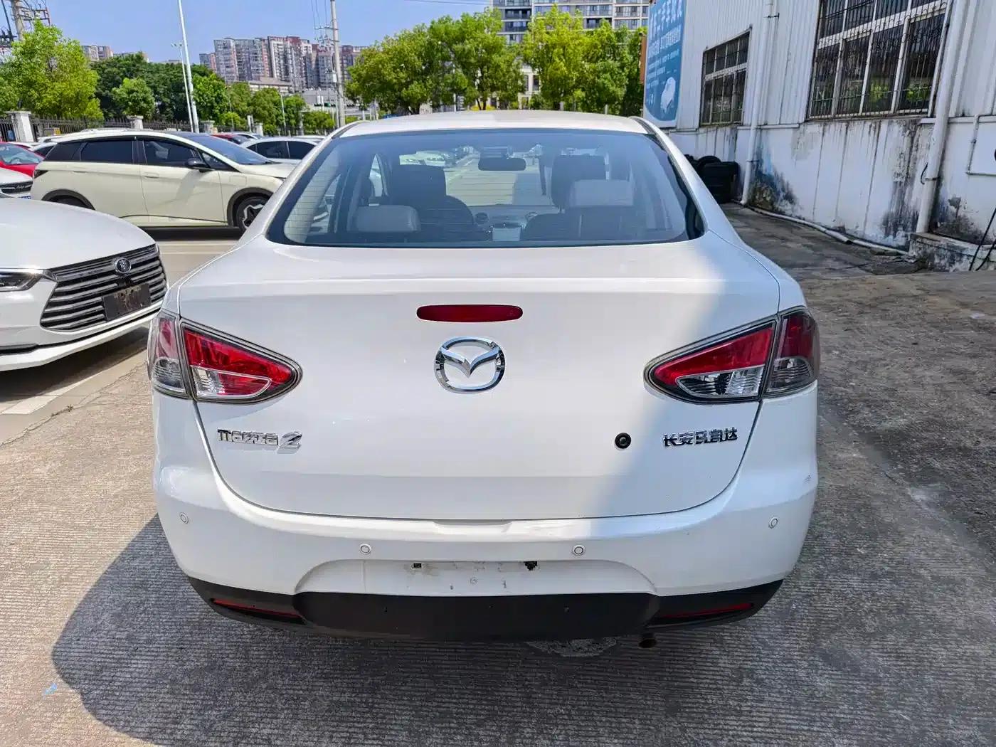 Mazda2 2012 Sedan Dynamic 1.5L Automatic Fashion Edition — миниатюра 5