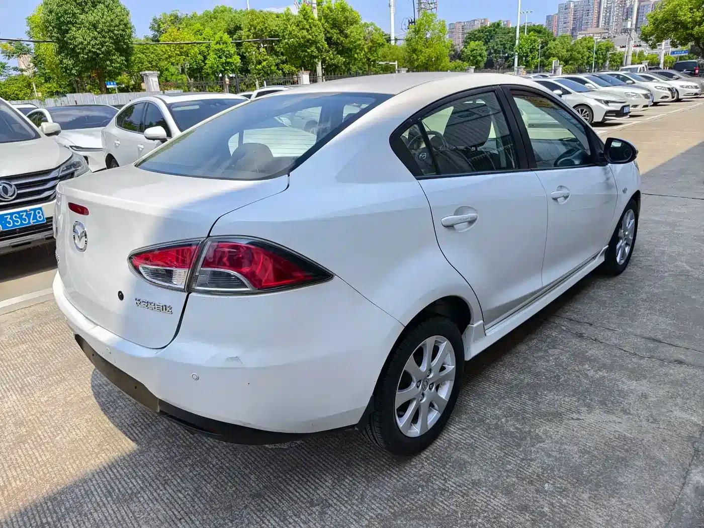 Mazda2 2012 Sedan Dynamic 1.5L Automatic Fashion Edition — миниатюра 6