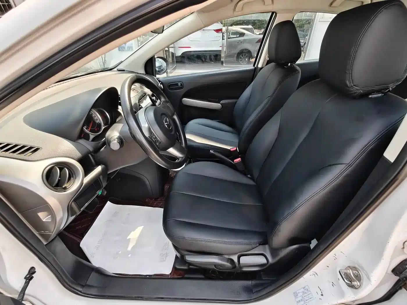 Mazda2 2012 Sedan Dynamic 1.5L Automatic Fashion Edition — миниатюра 7