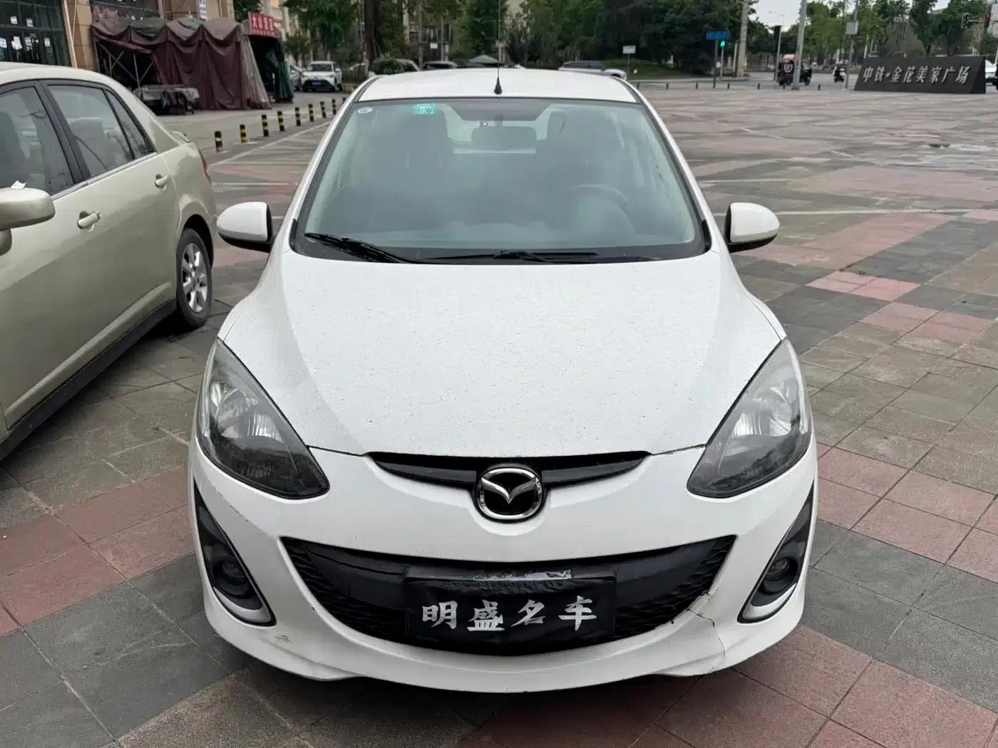 Mazda2 2012 Hatchback Dynamic 1.5L Automatic Value Edition — миниатюра 2