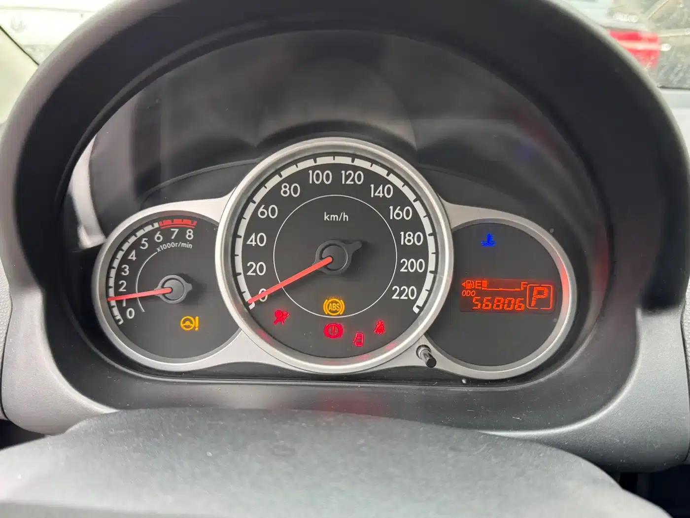 Mazda2 2012 Hatchback Dynamic 1.5L Automatic Value Edition — миниатюра 3