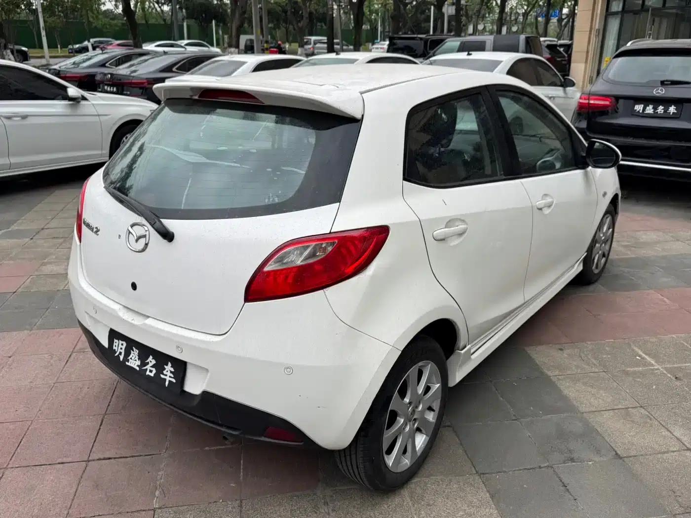 Mazda2 2012 Hatchback Dynamic 1.5L Automatic Value Edition — миниатюра 6