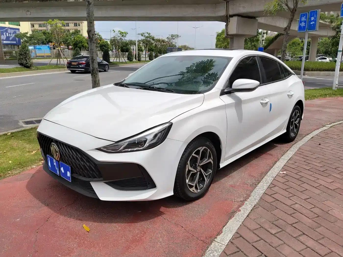 MG5 2023 180DVVT CVT Luxury Edition — миниатюра 1