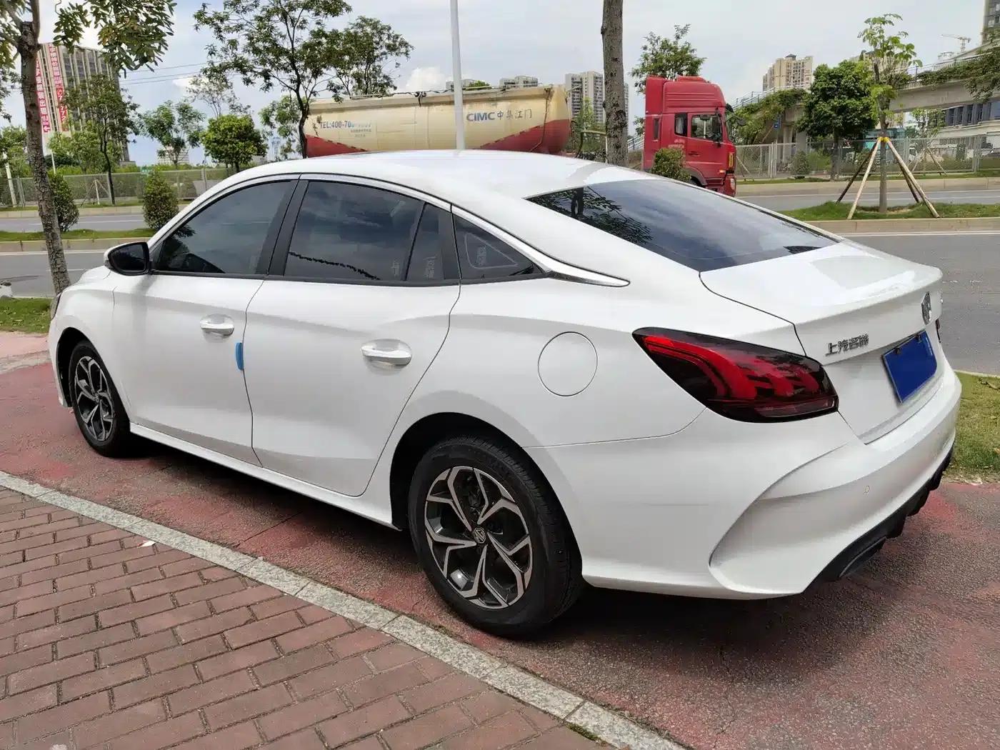 MG5 2023 180DVVT CVT Luxury Edition — миниатюра 6