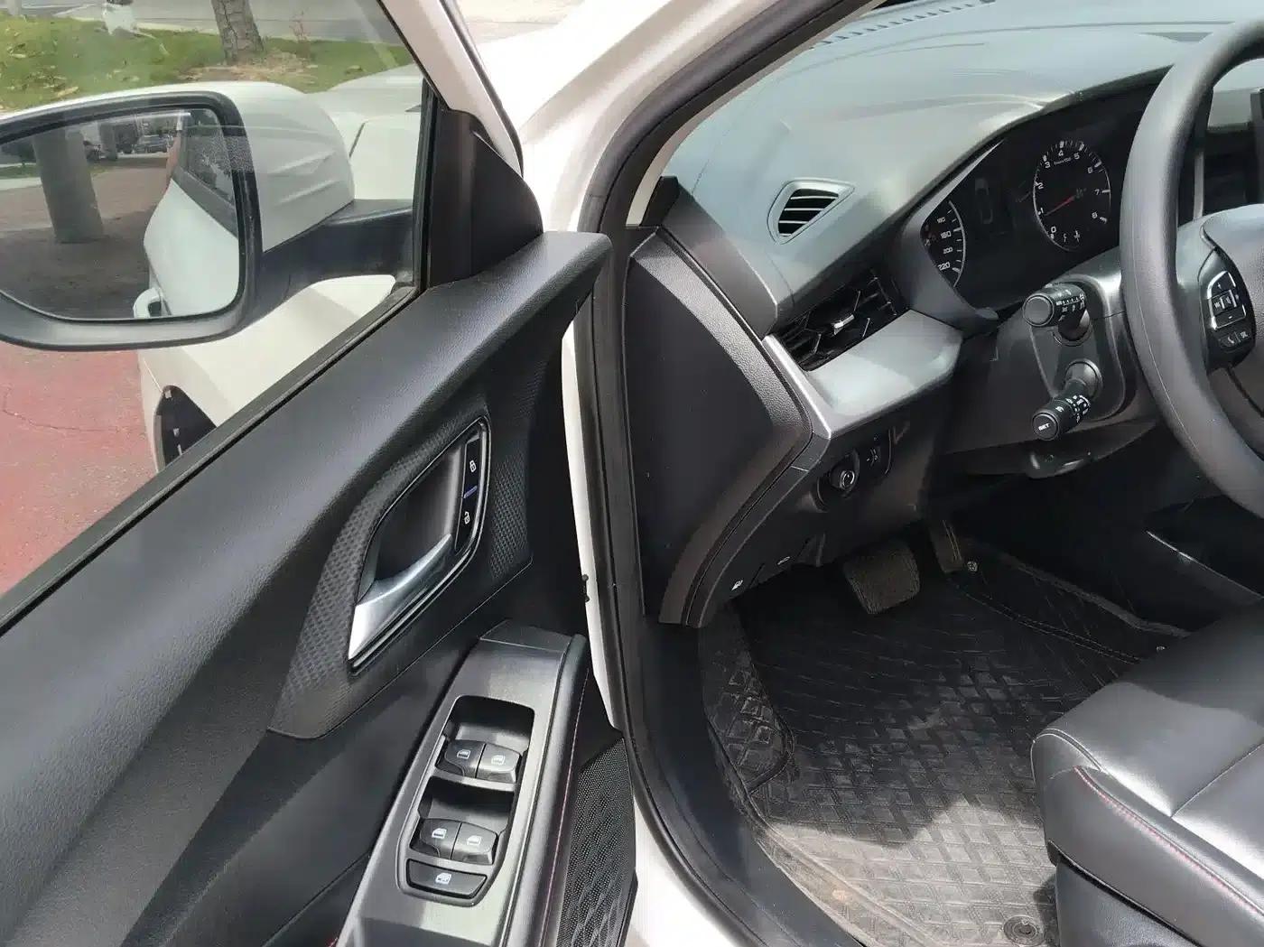 MG5 2023 180DVVT CVT Luxury Edition — миниатюра 10