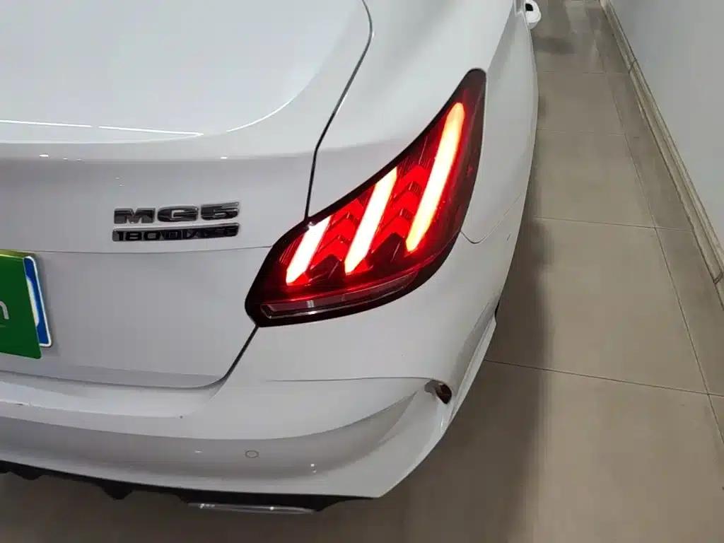 MG5 2021 180DVVT CVT Youth Luxury Edition — миниатюра 8