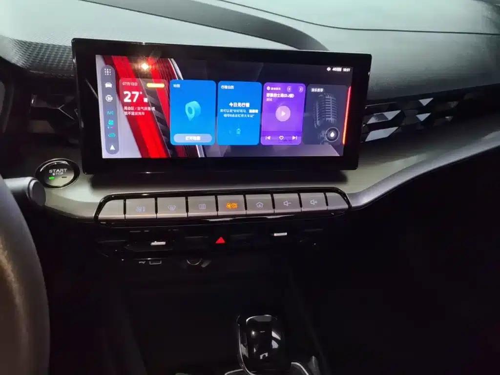 MG5 2021 Facelift 180DVVT CVT Youth Luxury Edition — миниатюра 13