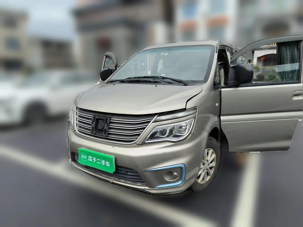 FORTHING Lingzhi M5 2020 Luxury Model 7 Seats — миниатюра 1