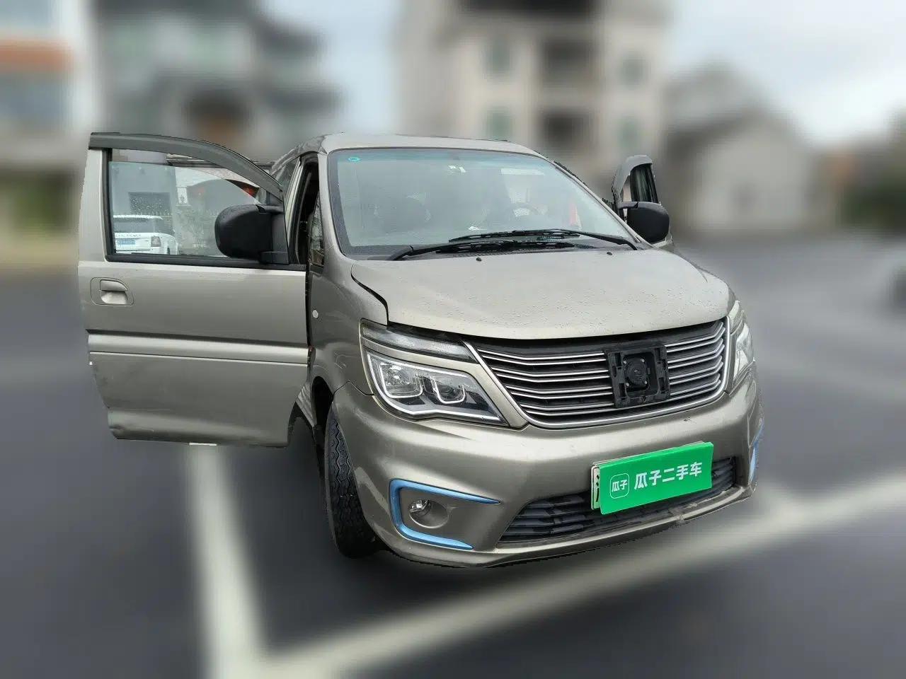FORTHING Lingzhi M5 2020 Luxury Model 7 Seats — миниатюра 3