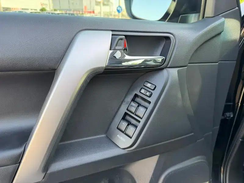 2014 Prado 4.0L Automatic TX-L — миниатюра 34