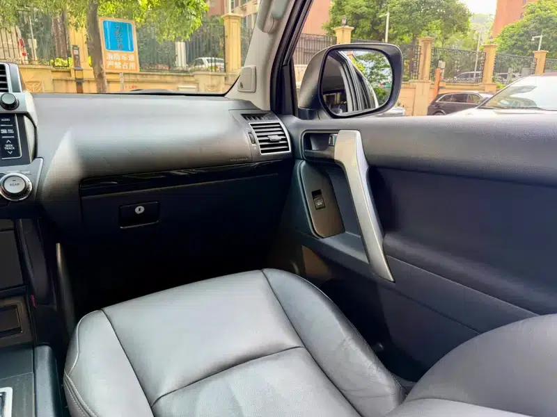 2016 Prado 2.7L Automatic Luxury Edition — миниатюра 17
