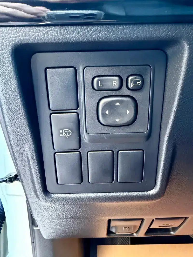 2016 Prado 2.7L Automatic Luxury Edition — миниатюра 9