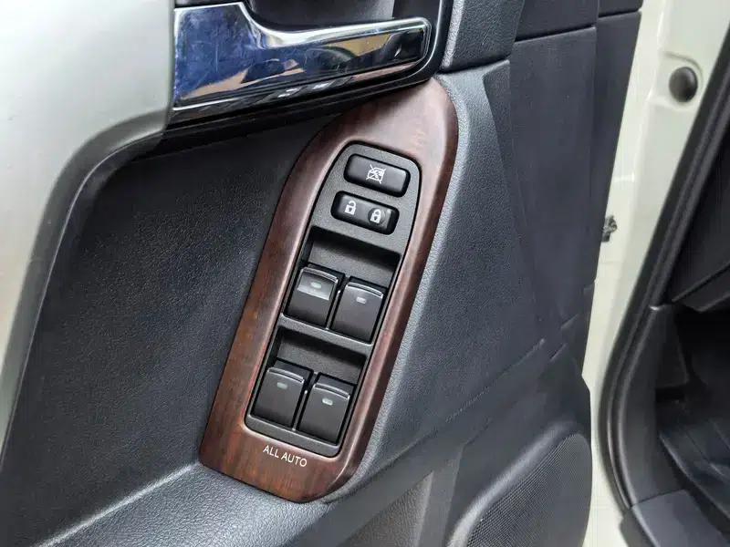 2016 Prado 3.5L Automatic TX-L — миниатюра 24