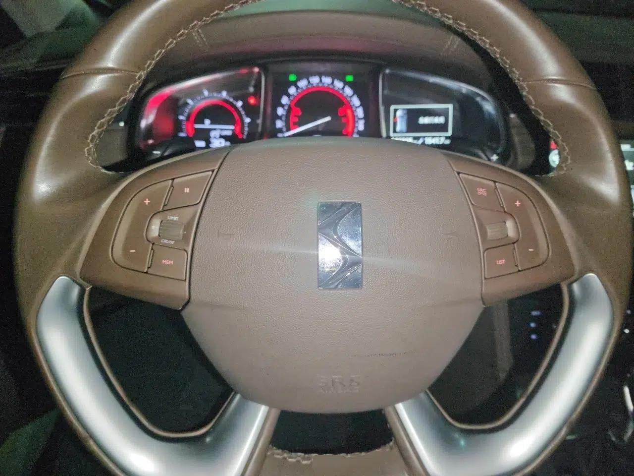 DS 6 2014 1.6T Prestige Edition THP200 — миниатюра 10
