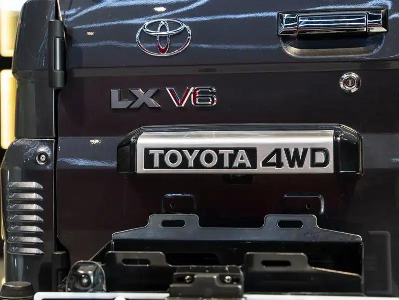 2022 Land Cruiser 70 Series, 4.0L Manual, 4WD, 5-Seater, Parallel Import — миниатюра 16