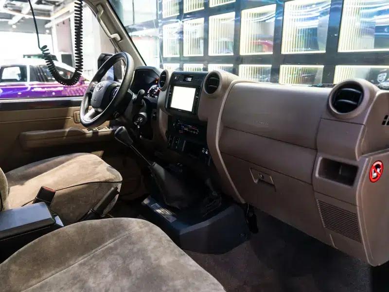 2022 Land Cruiser 70 Series, 4.0L Manual, 4WD, 5-Seater, Parallel Import — миниатюра 20