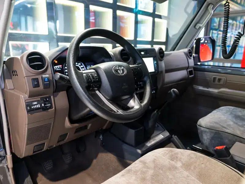 2022 Land Cruiser 70 Series, 4.0L Manual, 4WD, 5-Seater, Parallel Import — миниатюра 21