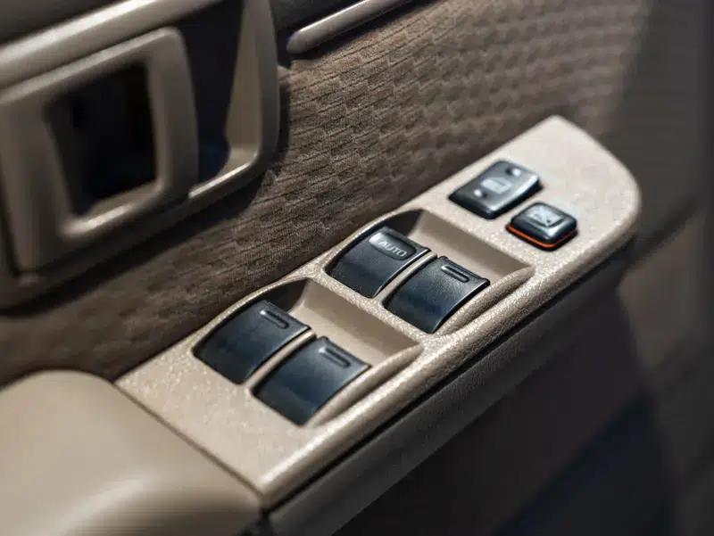 2022 Land Cruiser 70 Series, 4.0L Manual, 4WD, 5-Seater, Parallel Import — миниатюра 23