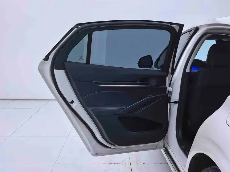 2025 Ford Mondeo EcoBoost 245 Luxury — миниатюра 26