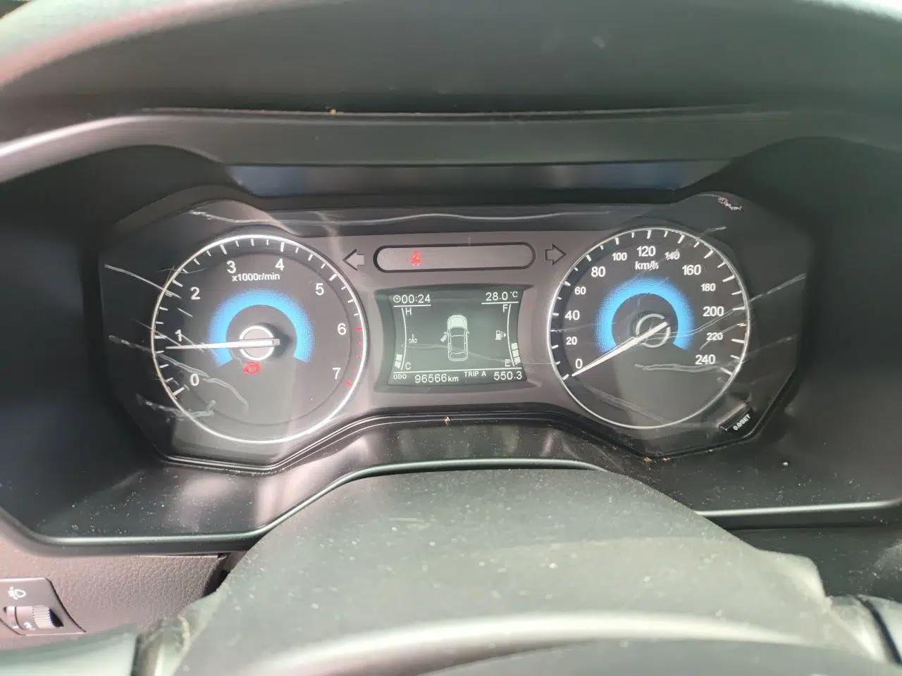Dongfeng Fengon 580 2016 1.8L Manual Comfort Model — миниатюра 11