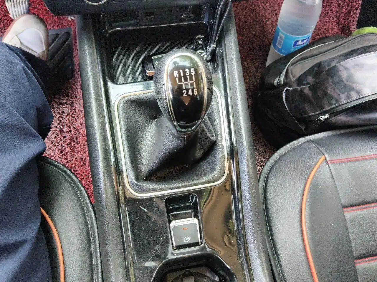 Dongfeng Fengon 580 2016 1.5T Manual Luxury Edition — миниатюра 14