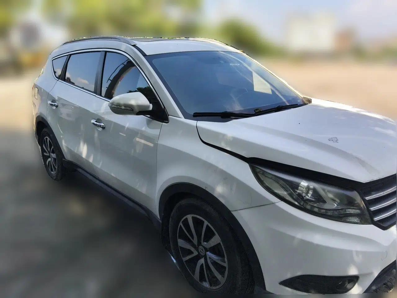 Dongfeng Fengon 580 2016 1.5T Manual Luxury Edition — миниатюра 3