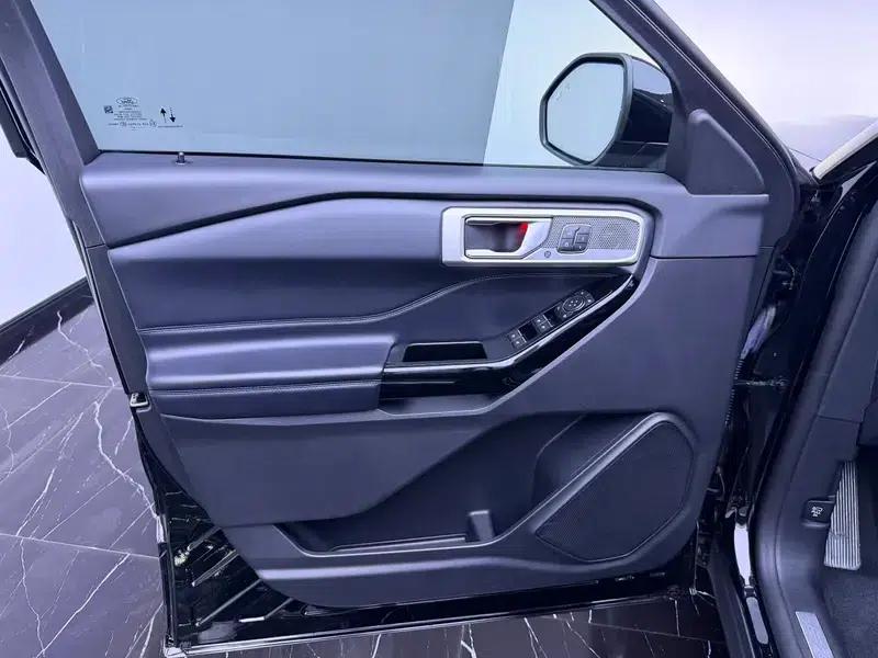 2020 Ford Explorer EcoBoost 285 AWD Titanium Edition 7-Seater — миниатюра 10