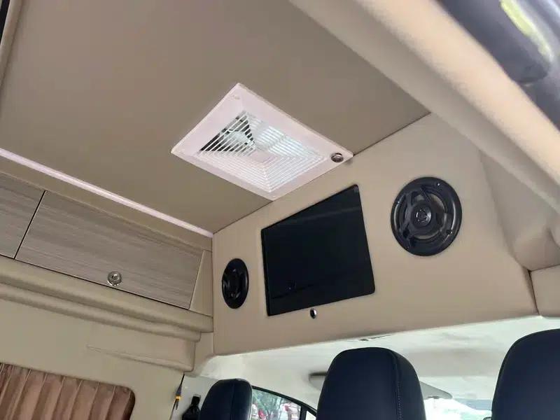 Ford Transit 2020 2.0T Gasoline Automatic Commercial Vehicle (Middle Wheelbase, Middle Roof) — миниатюра 21