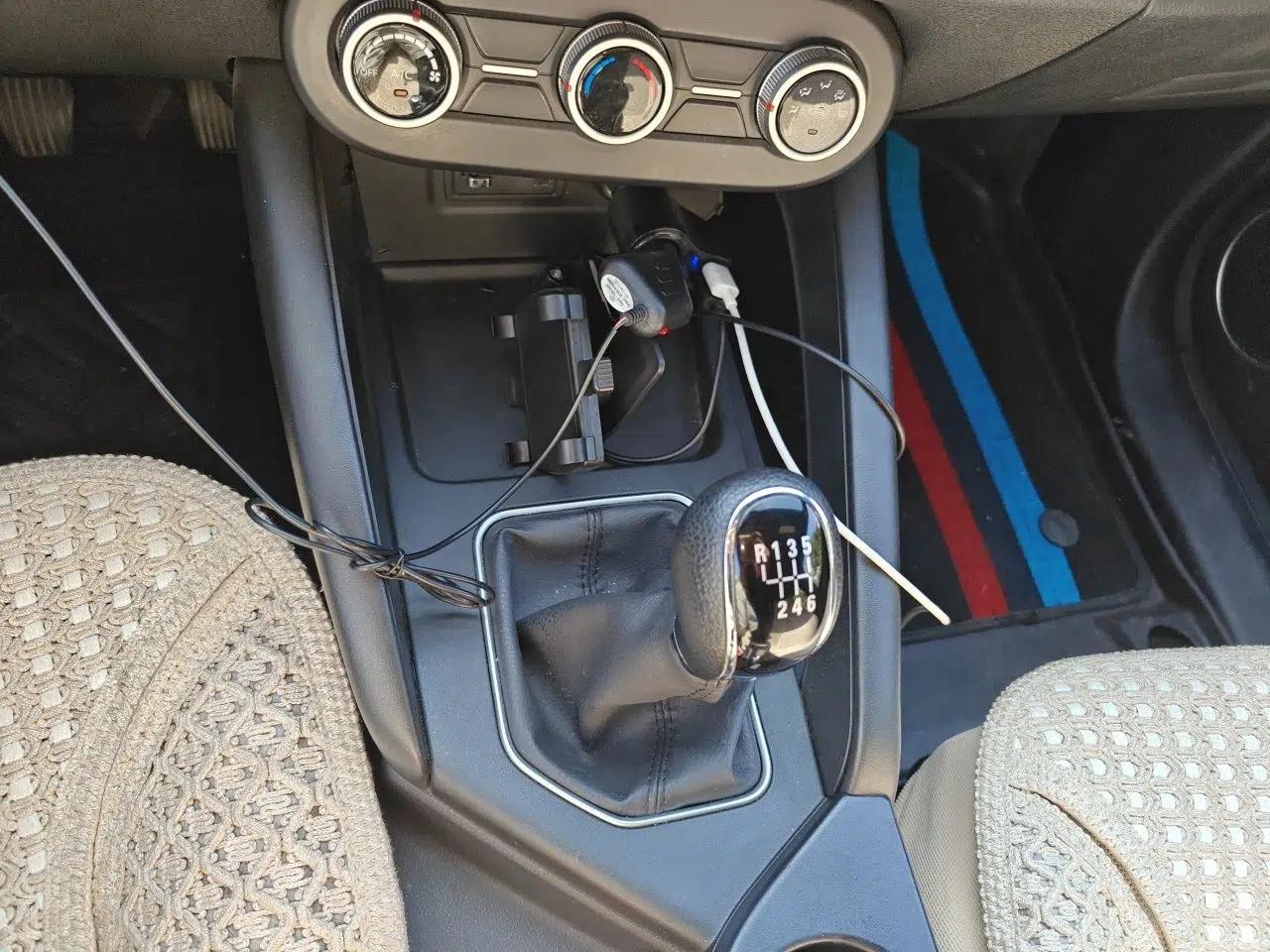 Dongfeng Fengon 500 2022 1.5T Manual Enjoyment Model — миниатюра 14