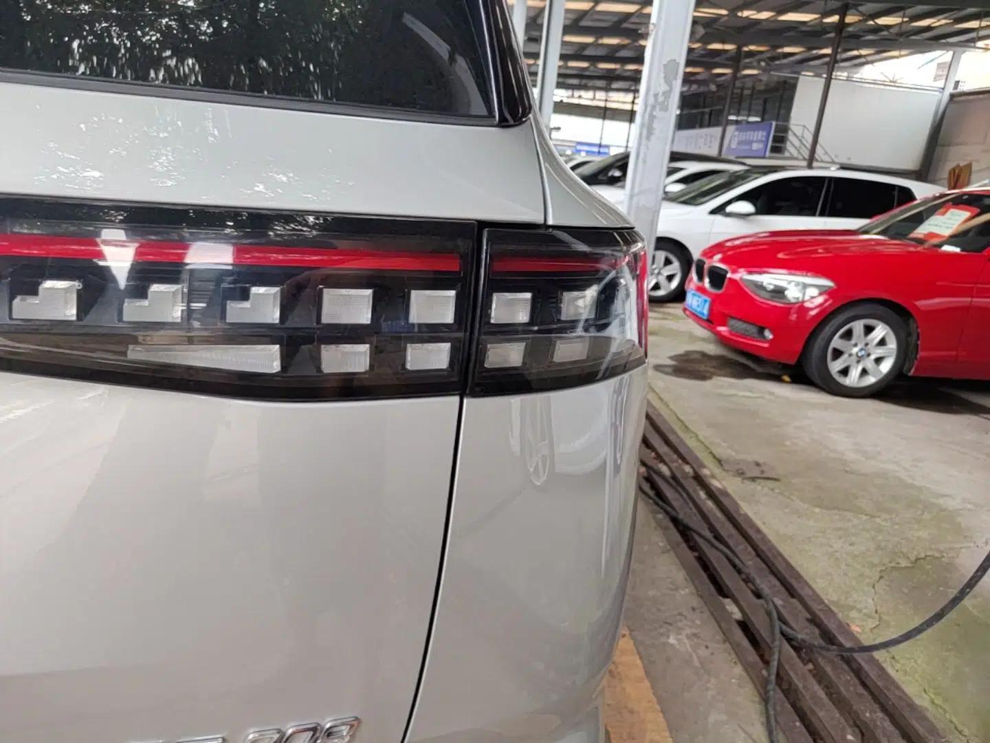 Dongfeng eπ eπ008 2025 210 Ultra Range-Extended Version 5 Seats — миниатюра 9
