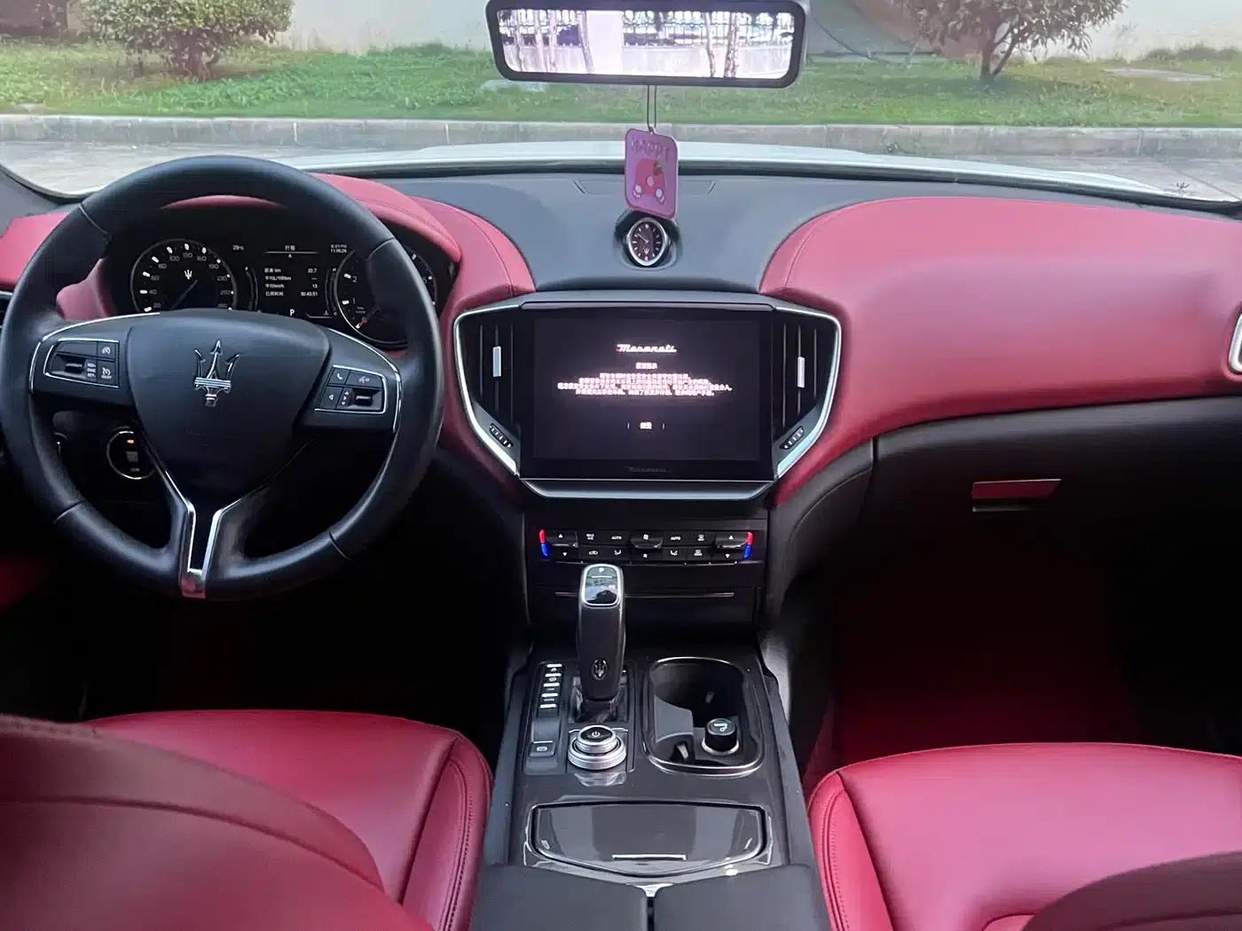 2021 Ghibli 2.0T Edge Edition — миниатюра 8