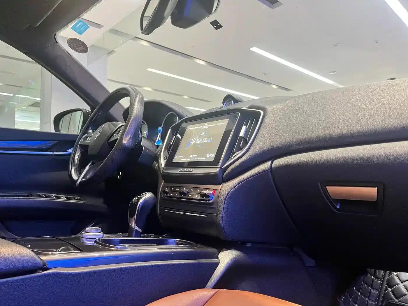 2018 Ghibli 3.0T Standard Edition — миниатюра 9