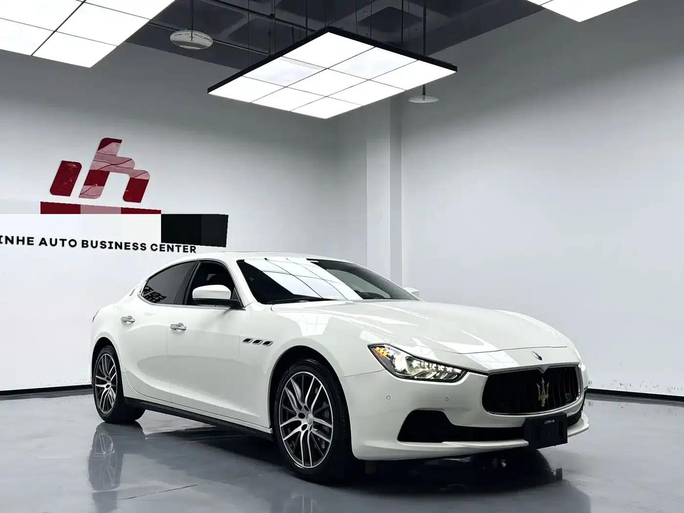 2017 Ghibli 3.0T Standard Edition — миниатюра 3