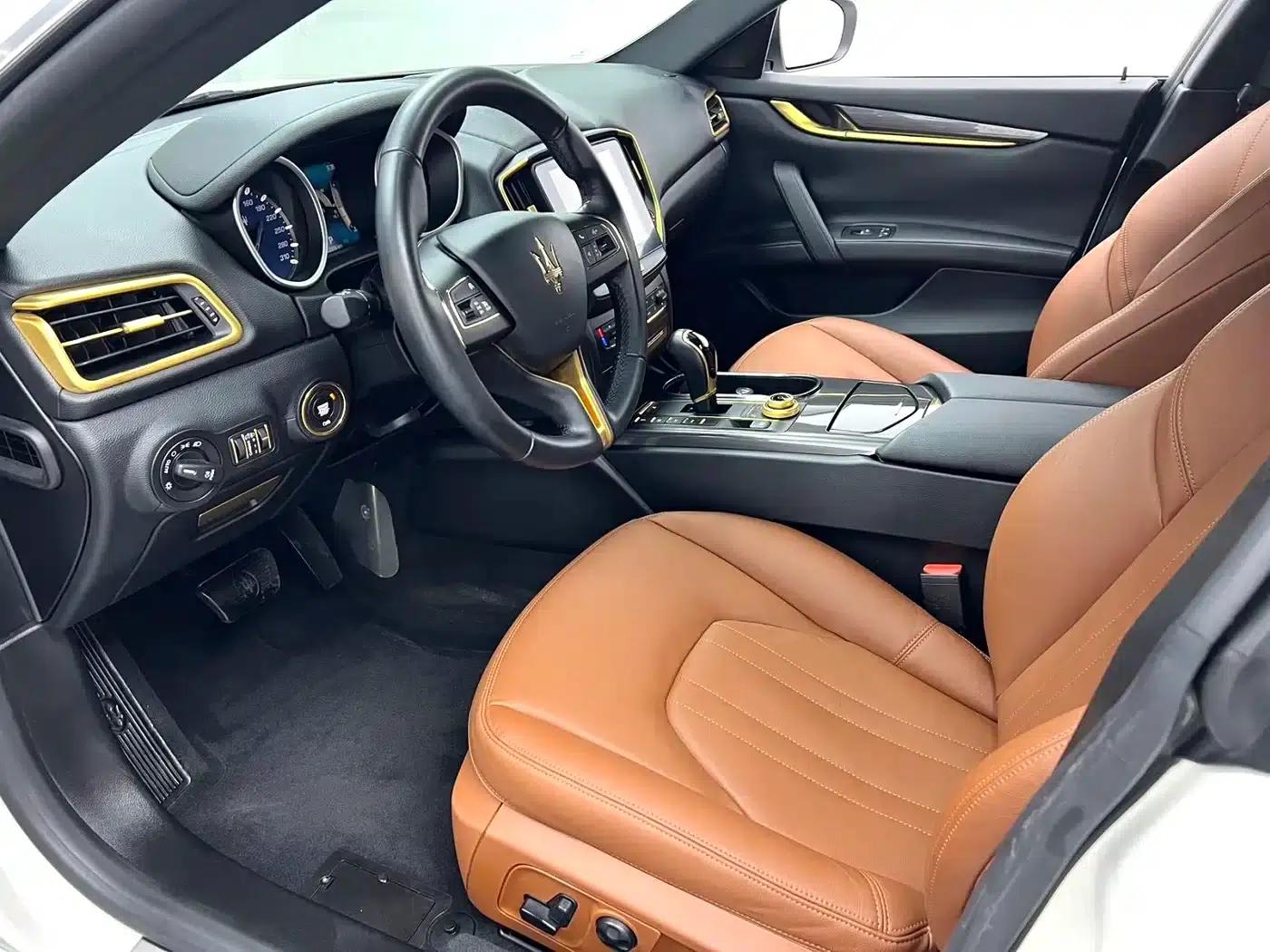 2017 Ghibli 3.0T Standard Edition — миниатюра 4