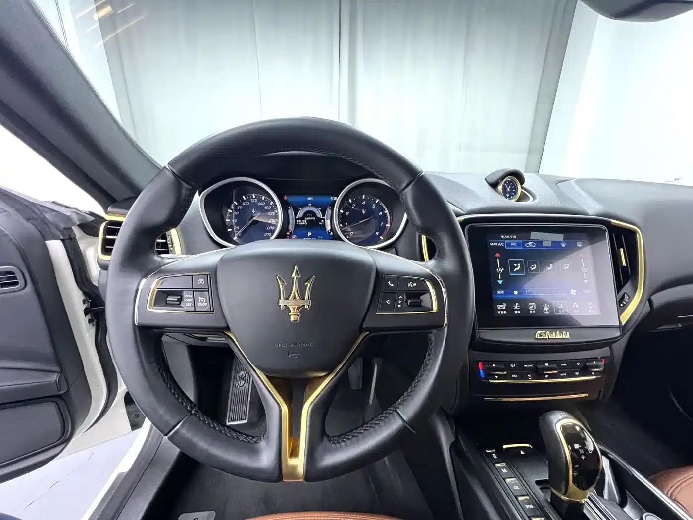 2017 Ghibli 3.0T Standard Edition — миниатюра 6